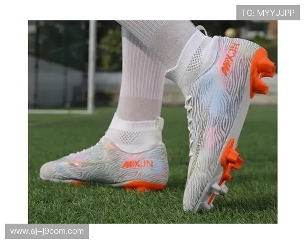 秋冬季节足球训练穿搭推荐 保暖与舒适兼备提升运动表现